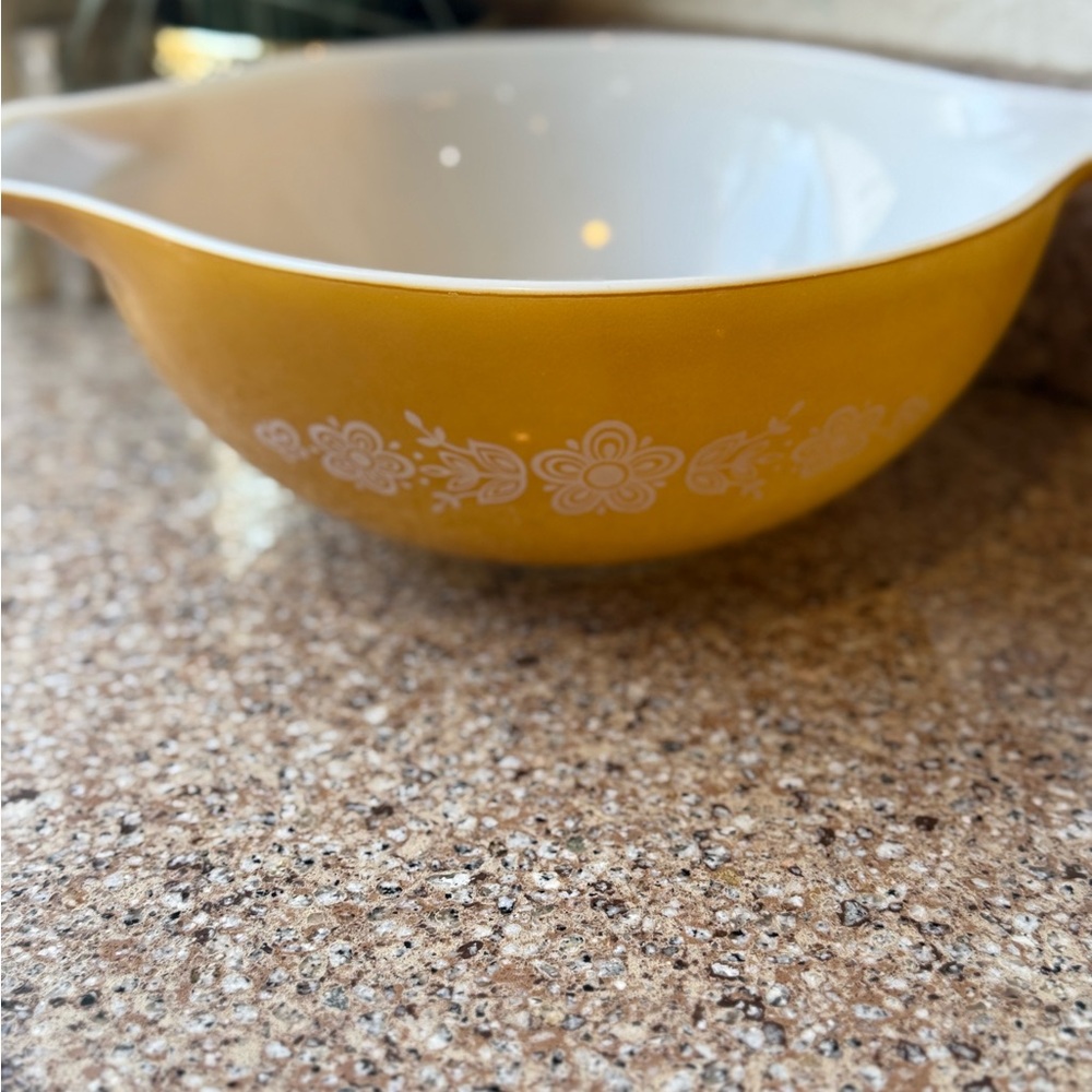 Vintage Pyrex Golden Garland Cinderella Mixing Bowl Set